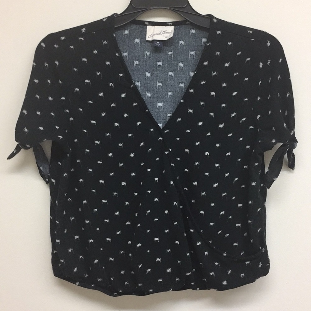 3/$35 UT cropped shirt size medium